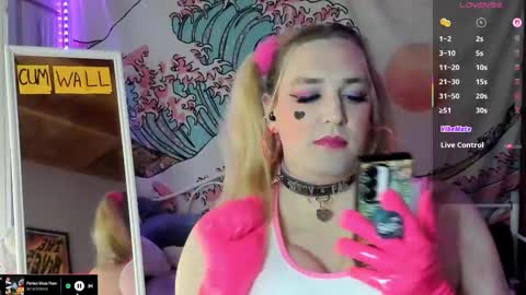 Snapshot of ashleyqt_aus chatting on October 7, 7:16 am AshleyQT online show from October 7, 7:16 am