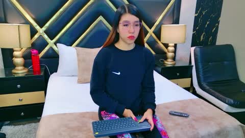 Snapshot of ashleyroberh chatting on April 20, 7:37 pm AshleyRoberh online show from April 20, 7:37 pm