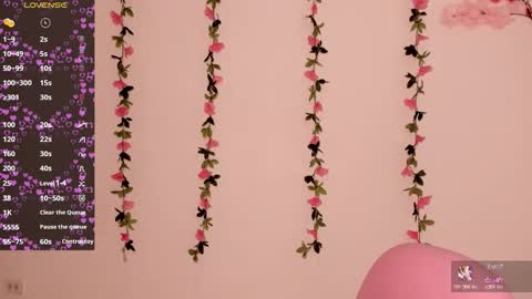 Snapshot of ashleyroys_111 chatting on February 15, 4:36 pm dahiana online show from February 15, 4:36 pm