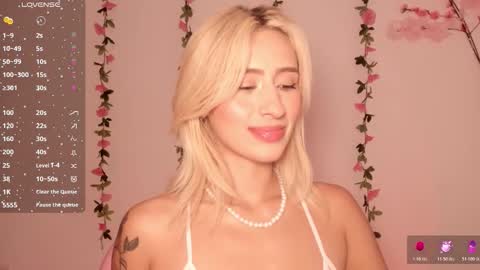 Snapshot of ashleyroys_111 chatting on February 17, 5:08 pm dahiana online show from February 17, 5:08 pm