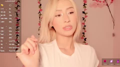 Snapshot of ashleyroys_111 chatting on March 1, 6:10 pm dahiana online show from March 1, 6:10 pm