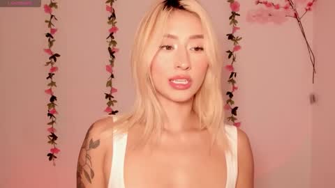 Snapshot of ashleyroys_111 chatting on March 20, 5:29 pm dahiana online show from March 20, 5:29 pm