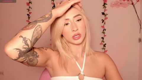 Snapshot of ashleyroys_111 chatting on April 1, 6:16 pm dahiana online show from April 1, 6:16 pm