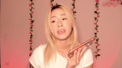 Snapshot of ashleyroys_111 chatting on April 2, 7:11 pm dahiana online show from April 2, 7:11 pm