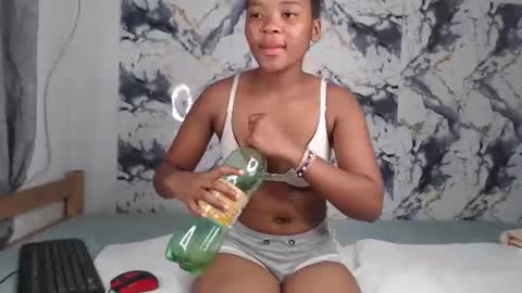 ashleyt255 online show from April 26, 8:28 pm