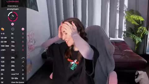 Ashley online show from November 30, 1:04 pm