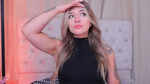 Ashley Lauren online show from December 20, 3:58 am