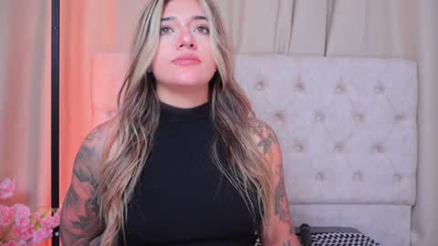 Ashley Lauren online show from December 20, 7:12 am