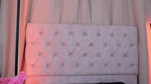 Ashley Lauren online show from December 24, 7:06 am