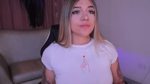 Ashley Lauren online show from October 22, 4:02 am