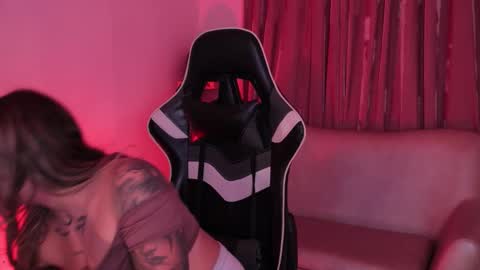 Ashley Lauren online show from December 15, 4:17 am