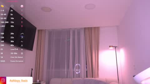 Snapshot of ashleyyfox_ chatting on December 20, 4:09 am Ashley Fox online show from December 20, 4:09 am