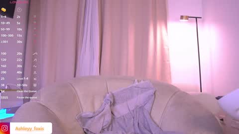 Snapshot of ashleyyfox_ chatting on February 1, 4:35 am Ashley Fox online show from February 1, 4:35 am