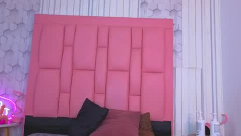 ashlleyray online show from June 18, 7:07 pm