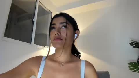 Snapshot of ashllovee_ chatting on January 16, 3:56 am ashllovee online show from January 16, 3:56 am