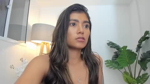 Snapshot of ashllovee_ chatting on January 20, 3:37 am ashllovee online show from January 20, 3:37 am