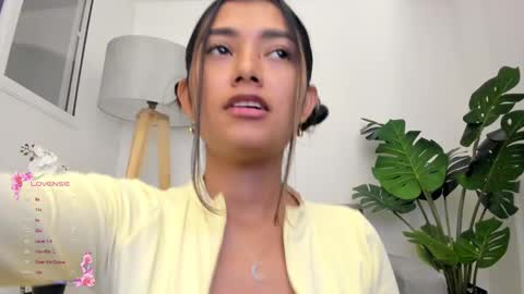 Snapshot of ashllovee_ chatting on January 28, 8:04 pm ashllovee online show from January 28, 8:04 pm