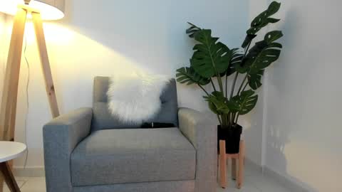 Snapshot of ashllovee_ chatting on February 8, 1:01 pm ashllovee online show from February 8, 1:01 pm