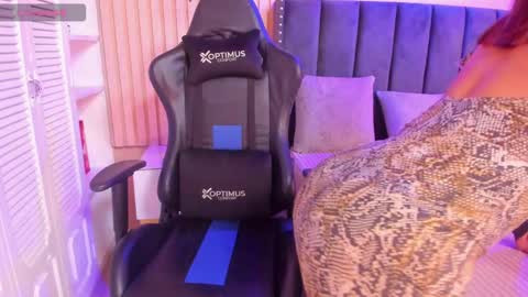ashlye_miller_ online show from March 1, 4:15 am