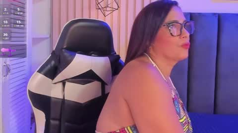 ashlye_miller_ online show from April 30, 7:42 pm
