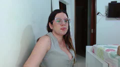Snapshot of ashlymoon chatting on May 16, 12:29 am AshlyMoon online show from May 16, 12:29 am