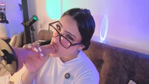 Snapshot of ashlynnlowe_ chatting on March 3, 10:26 pm Ash online show from March 3, 10:26 pm