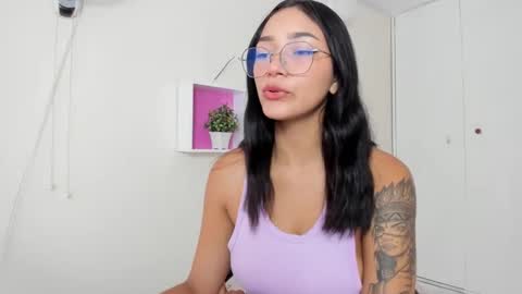 Snapshot of asiam_brunet chatting on December 3, 1:10 pm Camila online show from December 3, 1:10 pm