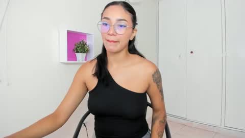 Snapshot of asiam_brunet chatting on December 4, 1:20 pm Camila online show from December 4, 1:20 pm