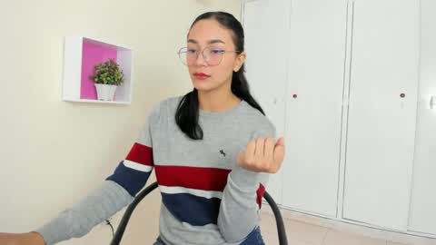 Snapshot of asiam_brunet chatting on December 6, 1:55 pm Camila online show from December 6, 1:55 pm