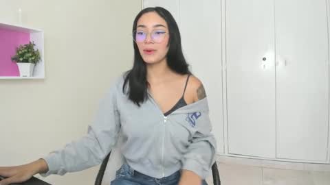 Snapshot of asiam_brunet chatting on December 16, 1:11 pm Camila online show from December 16, 1:11 pm