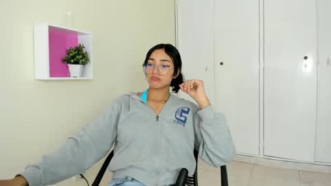 Snapshot of asiam_brunet chatting on December 19, 2:24 pm Camila online show from December 19, 2:24 pm