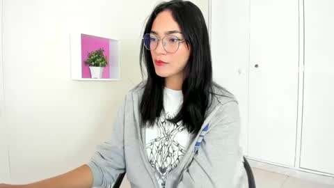 Snapshot of asiam_brunet chatting on December 26, 12:59 pm Camila online show from December 26, 12:59 pm