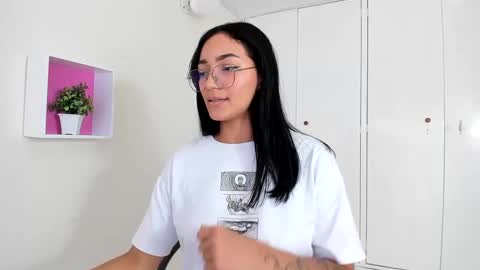 Snapshot of asiam_brunet chatting on January 11, 4:14 pm Camila online show from January 11, 4:14 pm