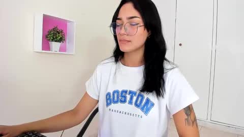 Snapshot of asiam_brunet chatting on January 13, 1:49 pm Camila online show from January 13, 1:49 pm