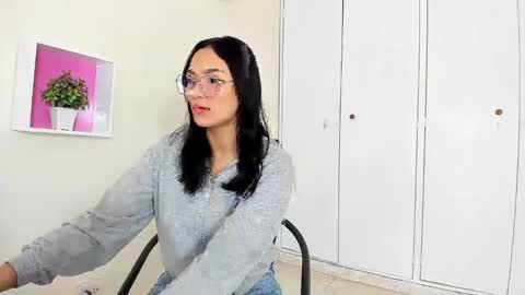 Snapshot of asiam_brunet chatting on January 16, 12:42 pm Camila online show from January 16, 12:42 pm