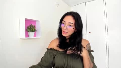 Snapshot of asiam_brunet chatting on January 22, 12:49 pm Camila online show from January 22, 12:49 pm