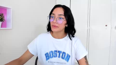 Snapshot of asiam_brunet chatting on January 27, 12:58 pm Camila online show from January 27, 12:58 pm