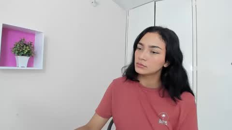 Snapshot of asiam_brunet chatting on February 4, 12:55 pm Camila online show from February 4, 12:55 pm