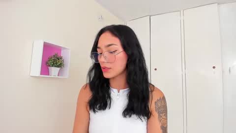 Snapshot of asiam_brunet chatting on February 7, 2:26 pm Camila online show from February 7, 2:26 pm