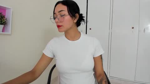 Snapshot of asiam_brunet chatting on February 8, 1:22 pm Camila online show from February 8, 1:22 pm