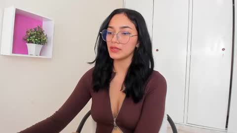 Snapshot of asiam_brunet chatting on February 11, 6:01 pm Camila online show from February 11, 6:01 pm