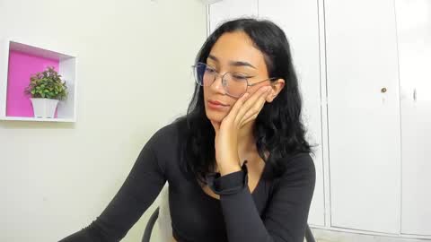 Snapshot of asiam_brunet chatting on February 21, 1:00 pm Camila online show from February 21, 1:00 pm