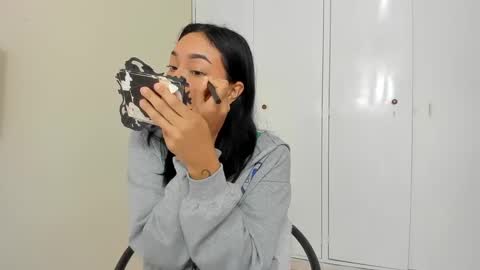 Snapshot of asiam_brunet chatting on February 24, 12:48 pm Camila online show from February 24, 12:48 pm