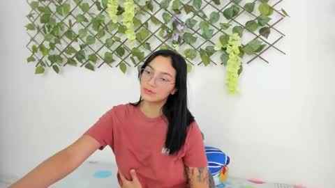 Snapshot of asiam_brunet chatting on October 15, 4:07 pm Camila online show from October 15, 4:07 pm