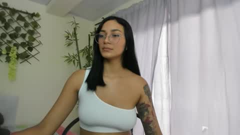 Snapshot of asiam_brunet chatting on October 24, 5:53 pm Camila online show from October 24, 5:53 pm