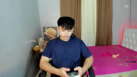 Snapshot of asian_alex21 chatting on February 14, 11:18 am alex online show from February 14, 11:18 am