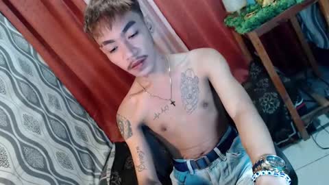 Snapshot of asian_kimxxx chatting on January 1, 11:18 pm don online show from January 1, 11:18 pm