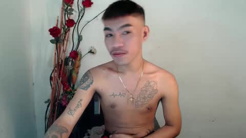 Snapshot of asian_kimxxx chatting on December 17, 9:32 pm don online show from December 17, 9:32 pm