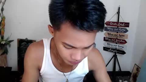 Snapshot of asian_lover05 chatting on October 23, 5:44 pm asian_lover05 online show from October 23, 5:44 pm