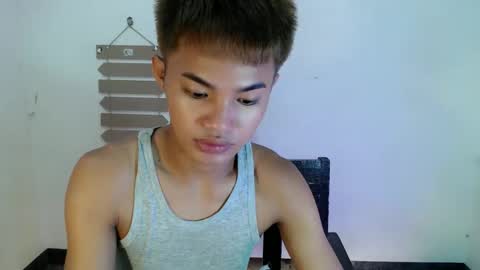 asian_lover05 online show from April 13, 8:47 pm